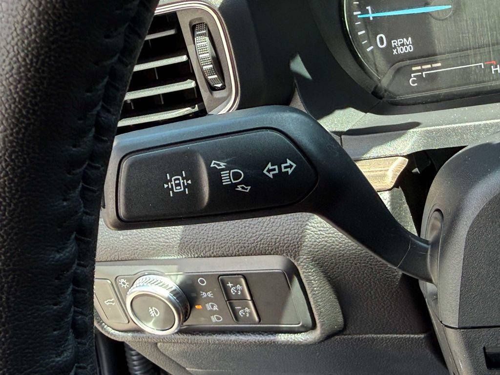 Used 2021 Ford Explorer Limited w/ Equipment Group 301A AWD/4WD image 32