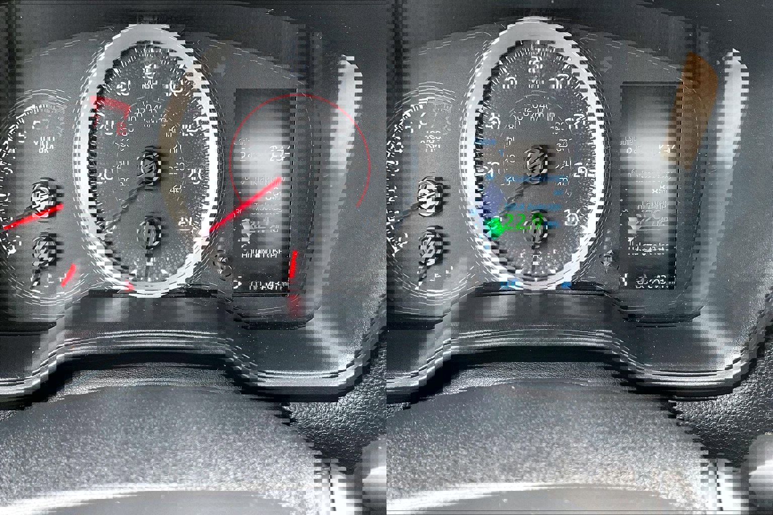 Used 2022 Toyota Corolla Cross LE image 19