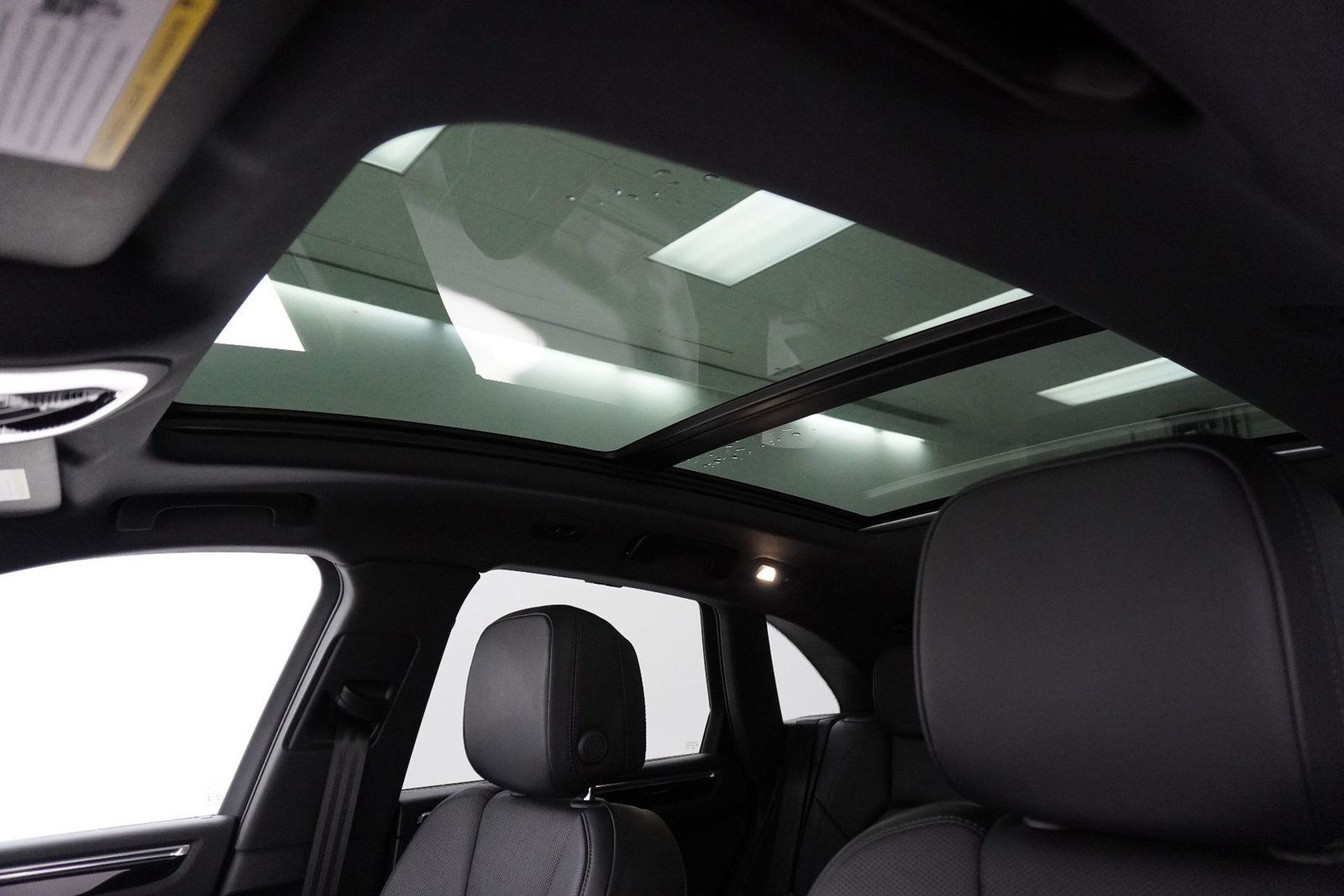 Certified 2025 Porsche Macan image 27