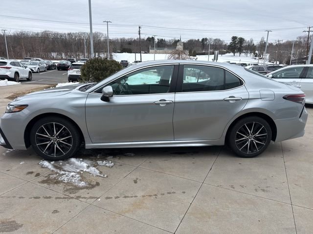Used 2023 Toyota Camry SE image 4