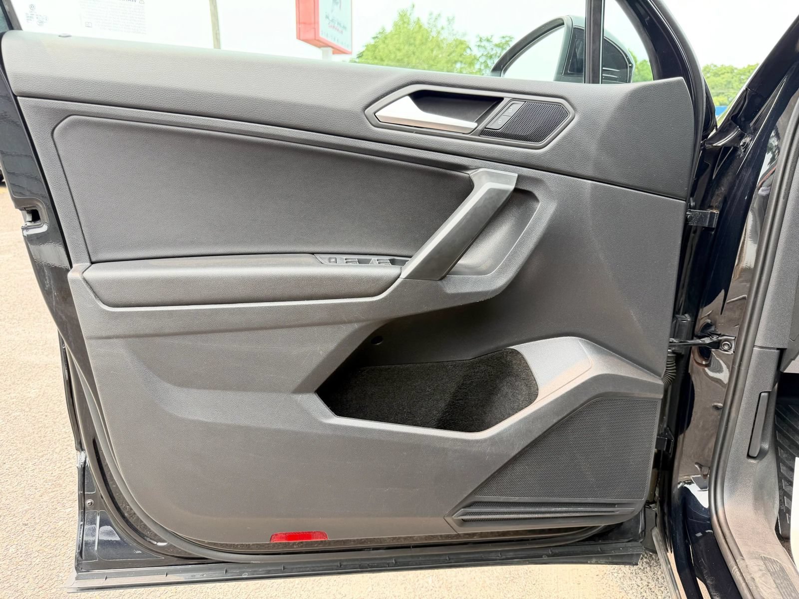Used 2021 Volkswagen Tiguan SE w/ Panoramic Sunroof Package AWD/4WD image 22