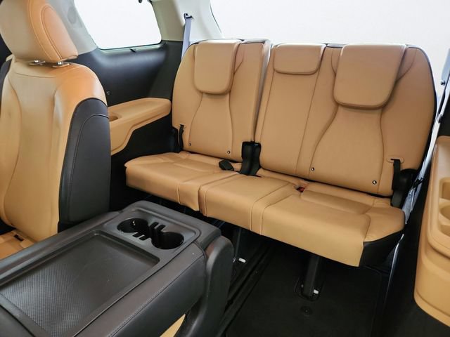 Used 2024 Kia Carnival EX FWD image 20