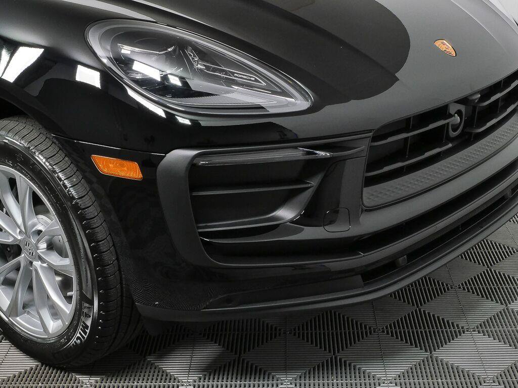 Certified 2026 Porsche Macan AWD/4WD image 36