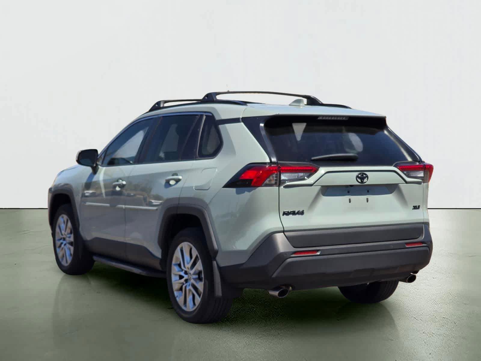 Used 2023 Toyota RAV4 XLE Premium FWD image 4