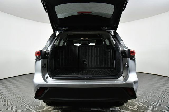 Used 2023 Toyota Highlander XLE image 27