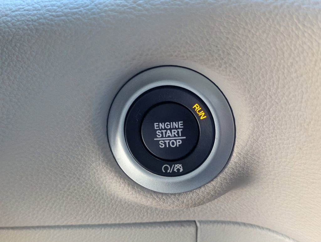 Used 2021 Chrysler Pacifica Touring image 17