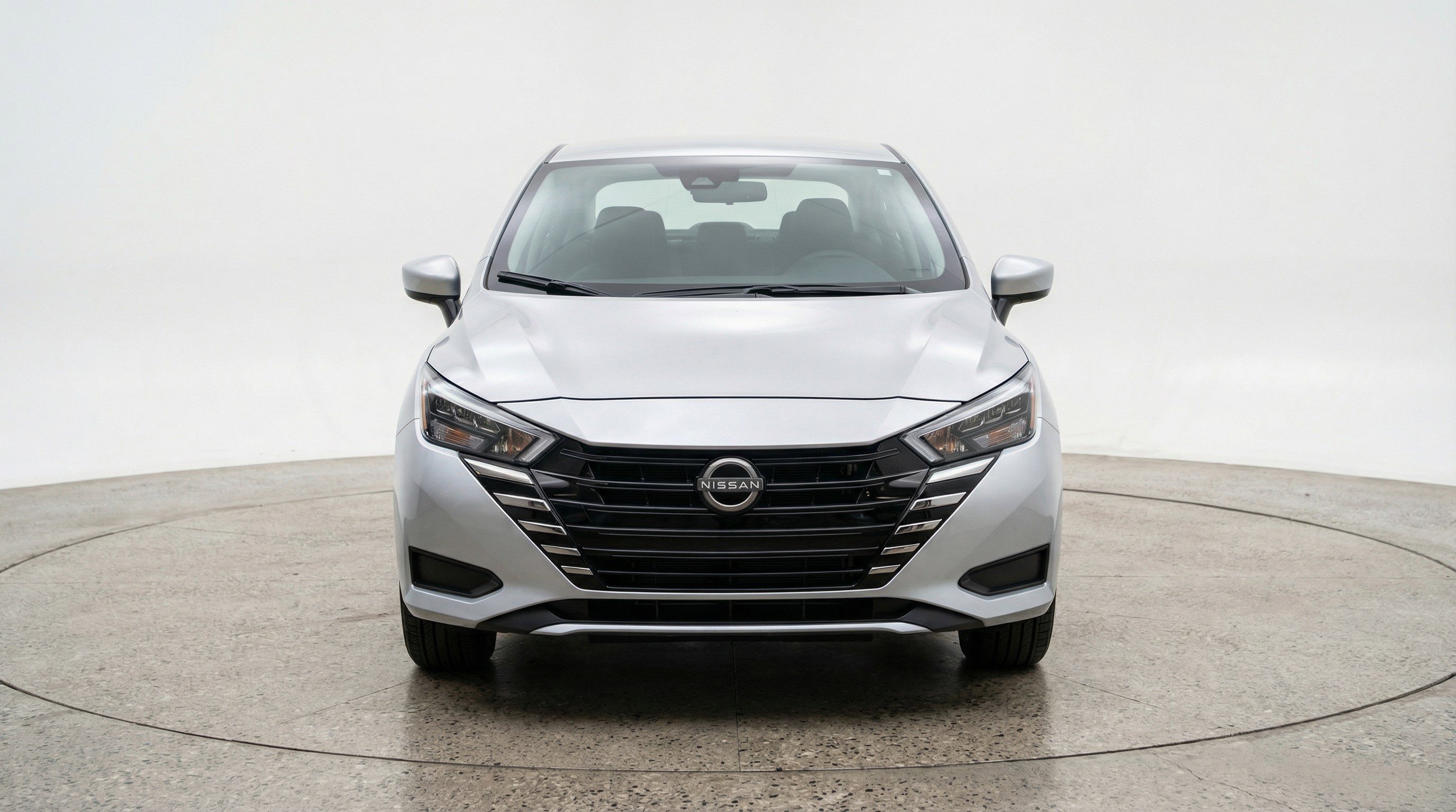 Used 2025 Nissan Versa SV image 2