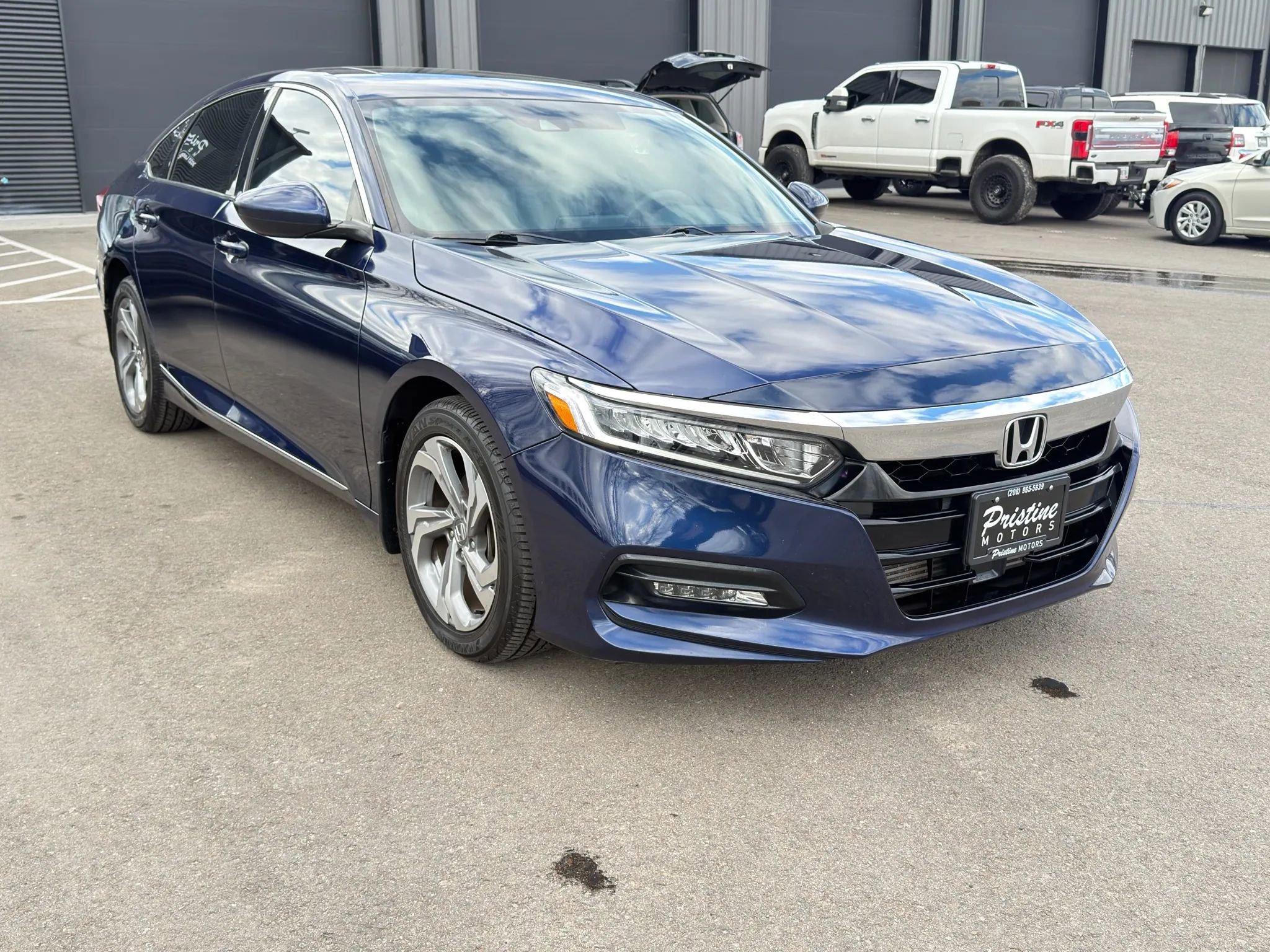 Used 2018 Honda Accord EX image 2