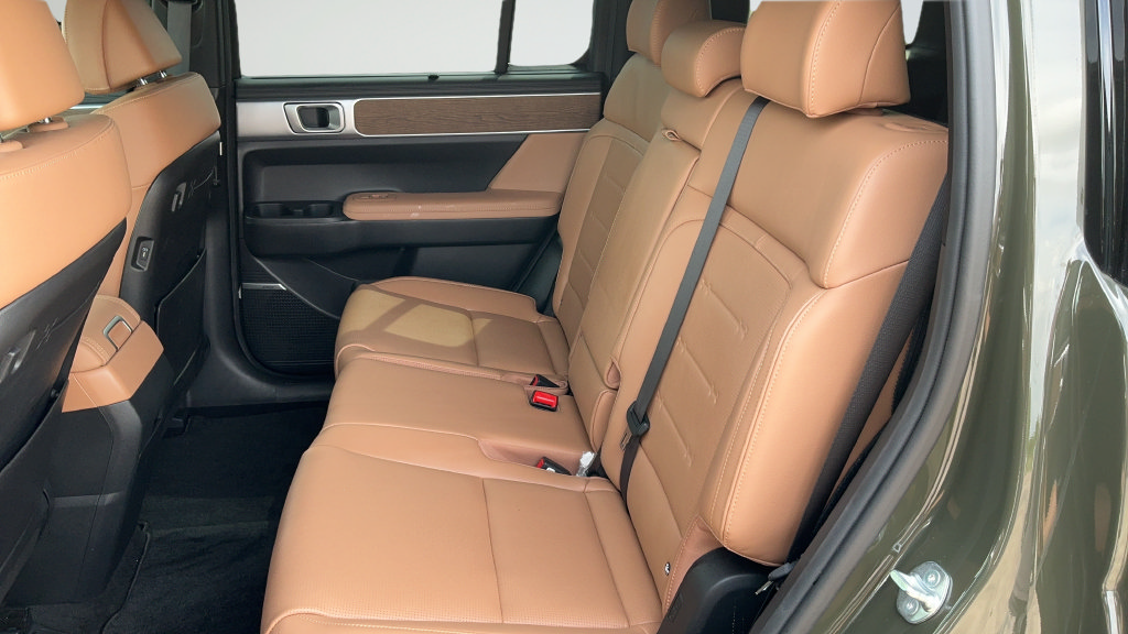 Used 2025 Hyundai Santa Fe Limited FWD image 20