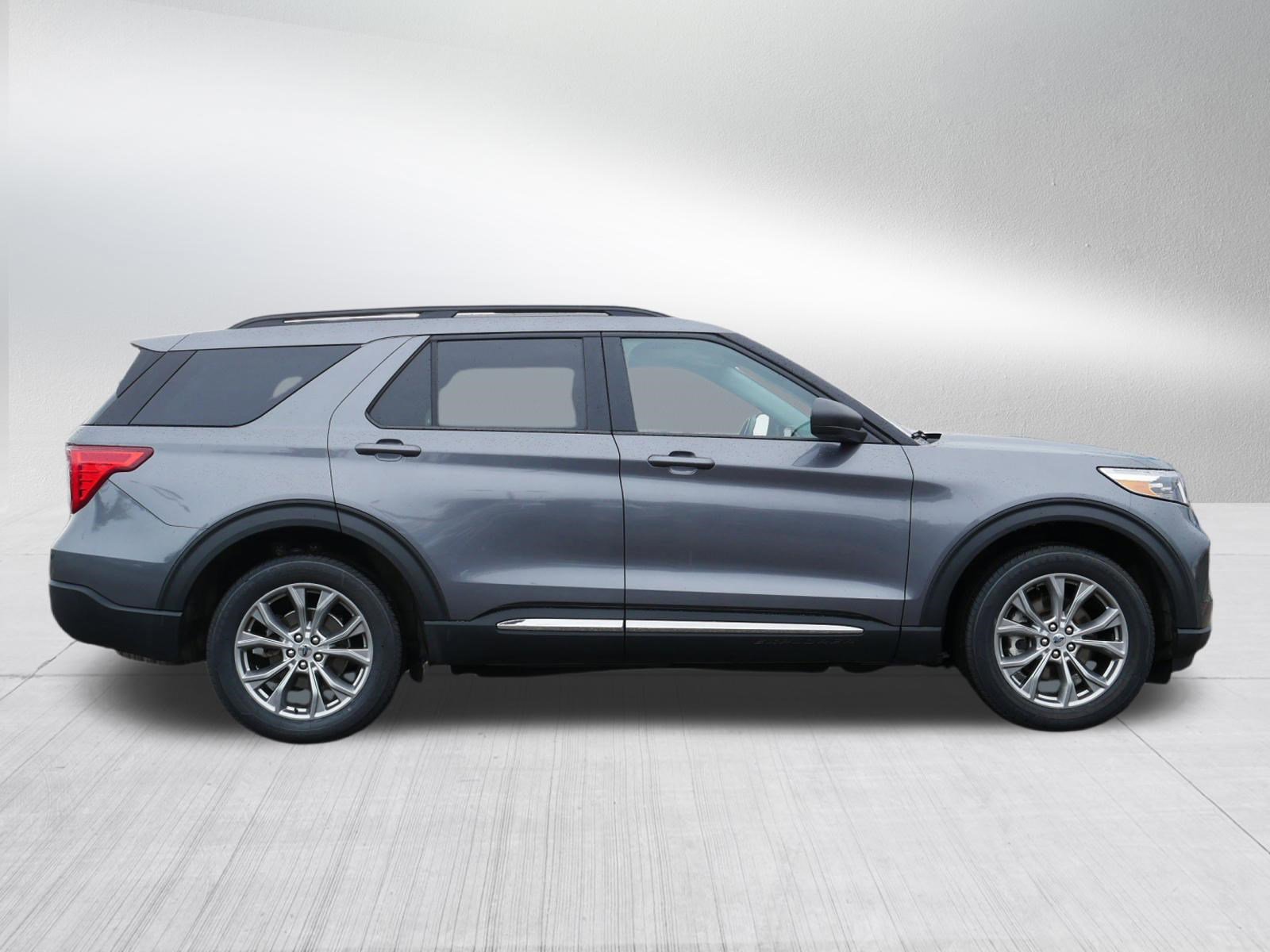 Used 2022 Ford Explorer XLT w/ Equipment Group 202A AWD/4WD image 8
