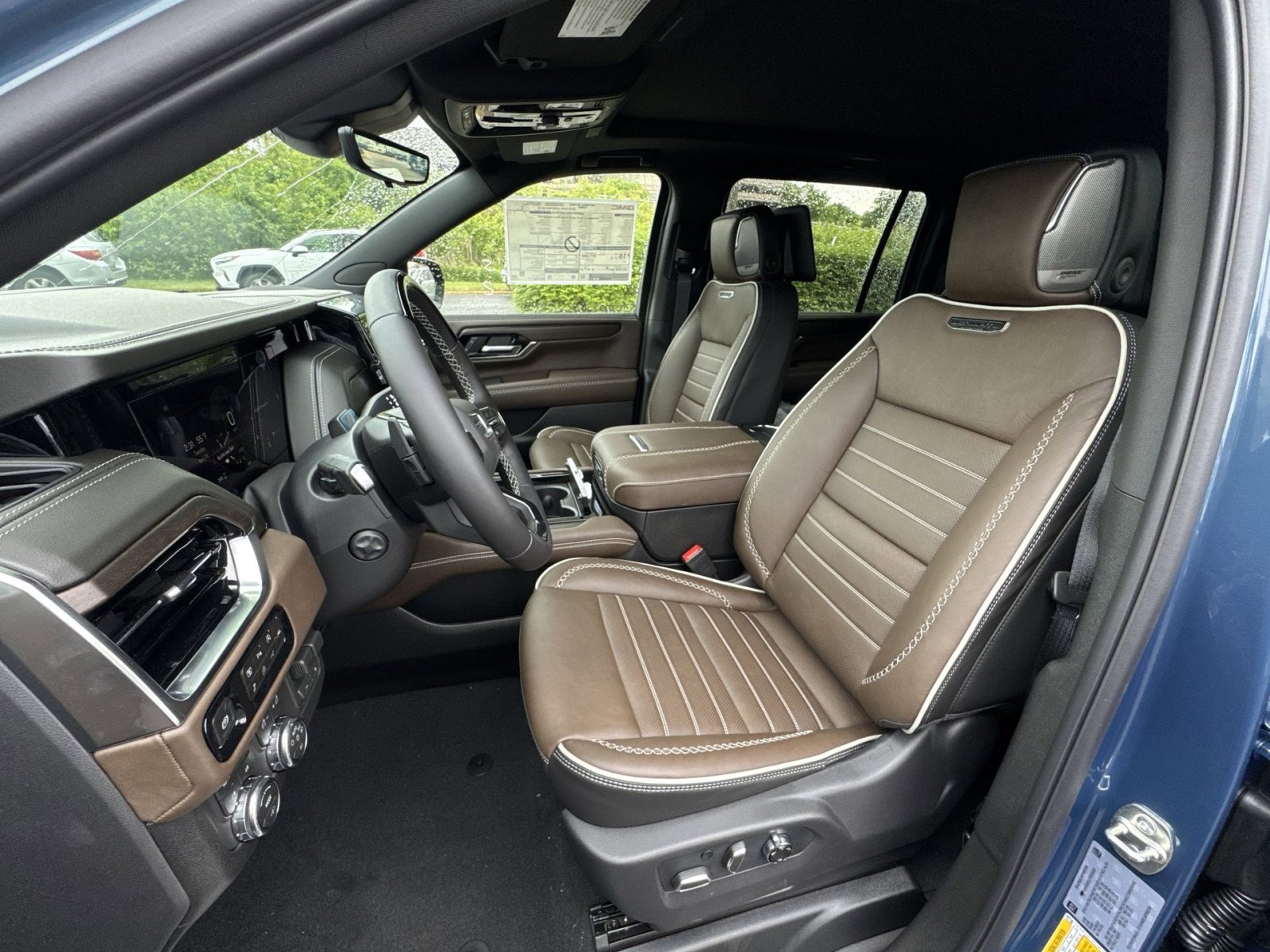 New 2026 GMC Yukon XL Denali Ultimate AWD/4WD image 13