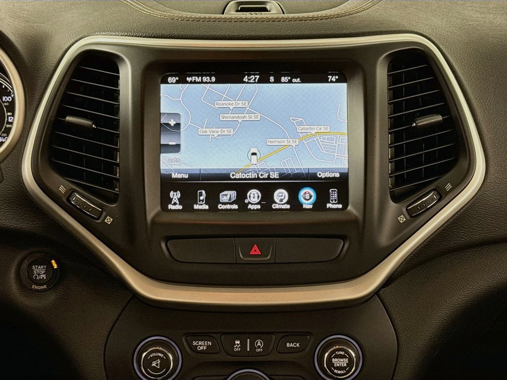 Used 2015 Jeep Cherokee Limited w/ Luxury Group AWD/4WD image 13