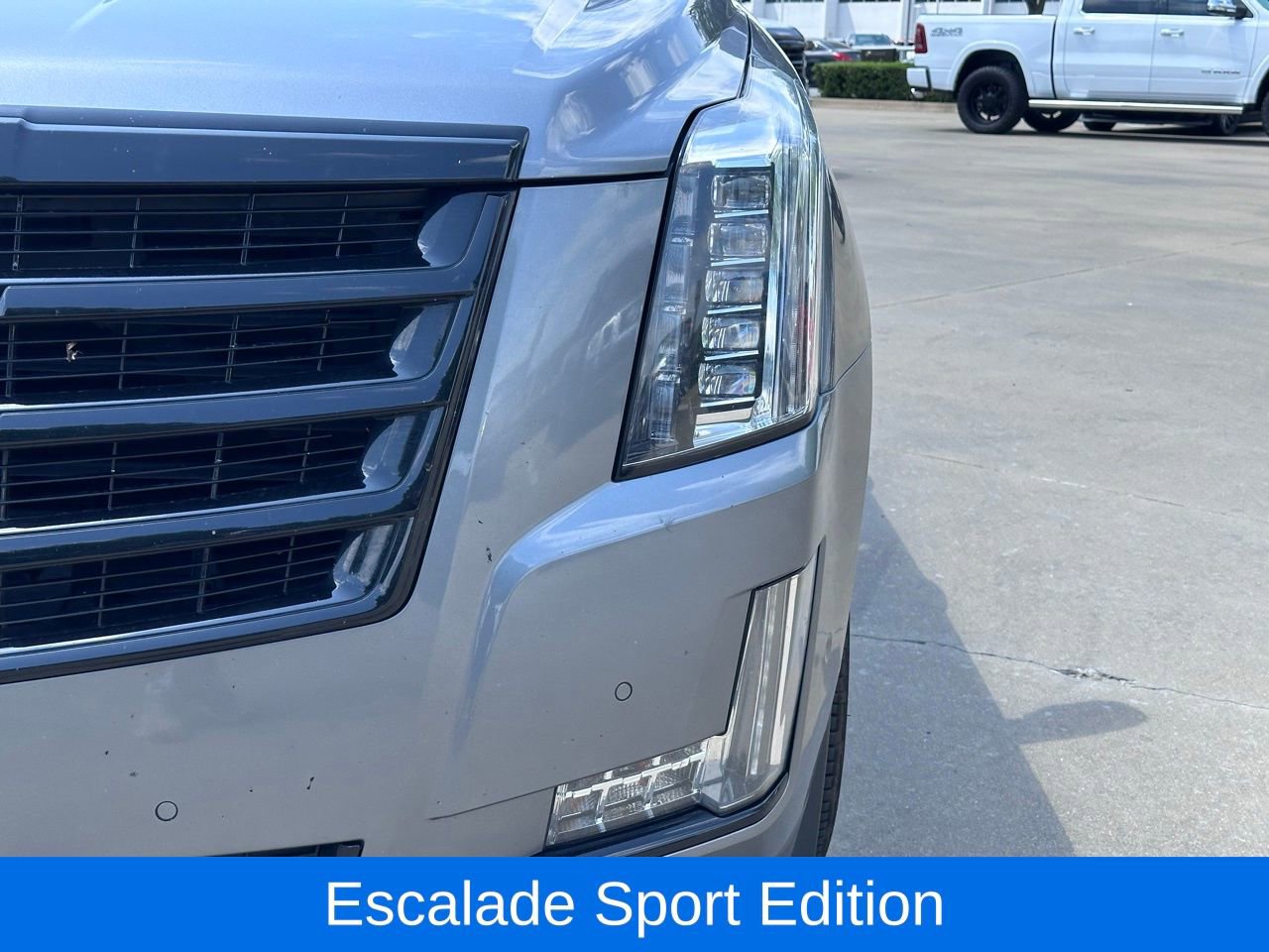 Used 2020 Cadillac Escalade Luxury w/ Escalade Sport Edition image 4