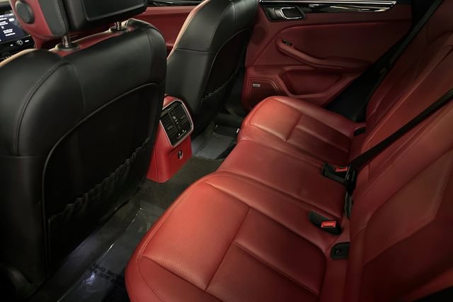 Used 2023 Porsche Macan S image 14