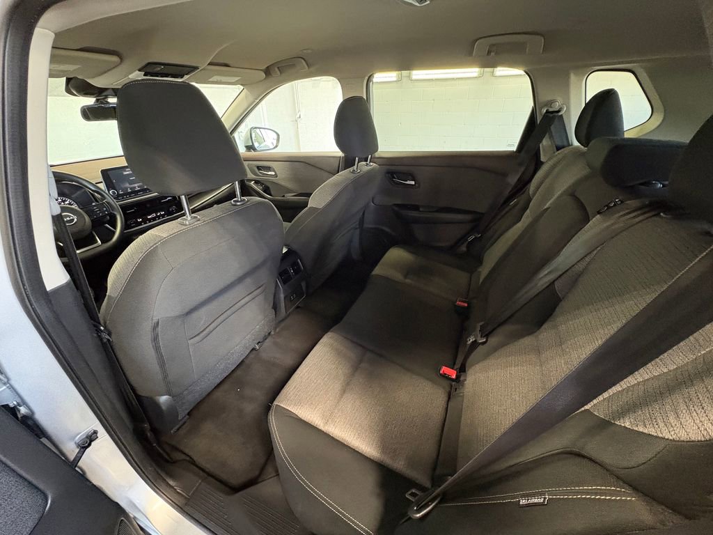 Used 2022 Nissan Rogue SV image 29