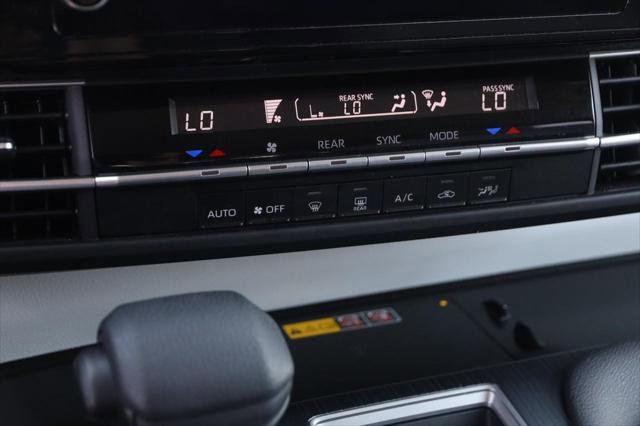 Certified 2025 Toyota Sienna LE image 18