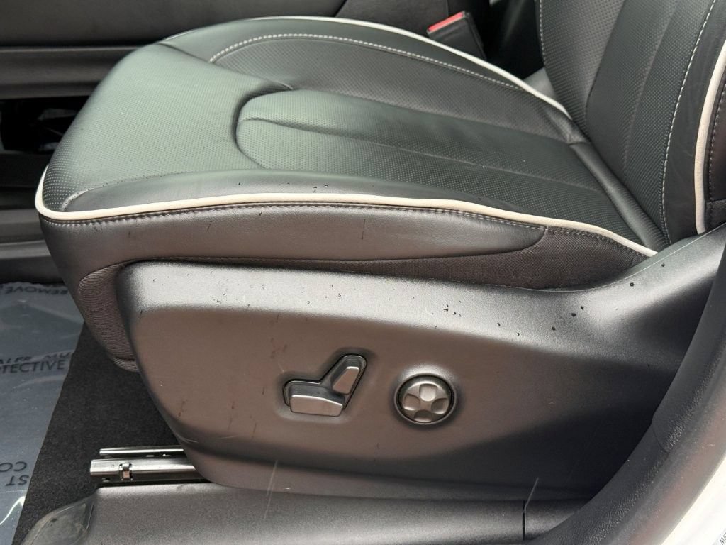 Used 2026 Chrysler Pacifica Limited FWD image 14