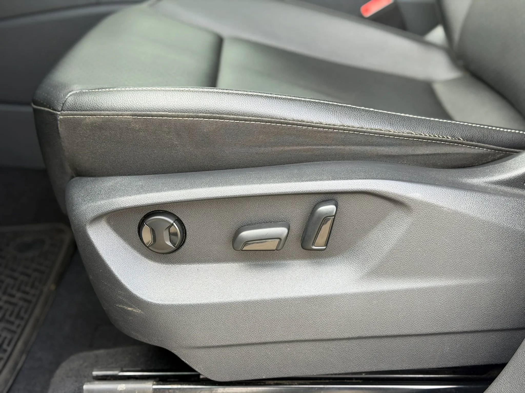 Used 2019 Volkswagen Atlas SE w/ Panoramic Sunroof Package image 30