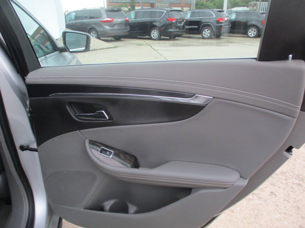 Used 2014 Chevrolet Impala LT w/ Convenience Package FWD image 37