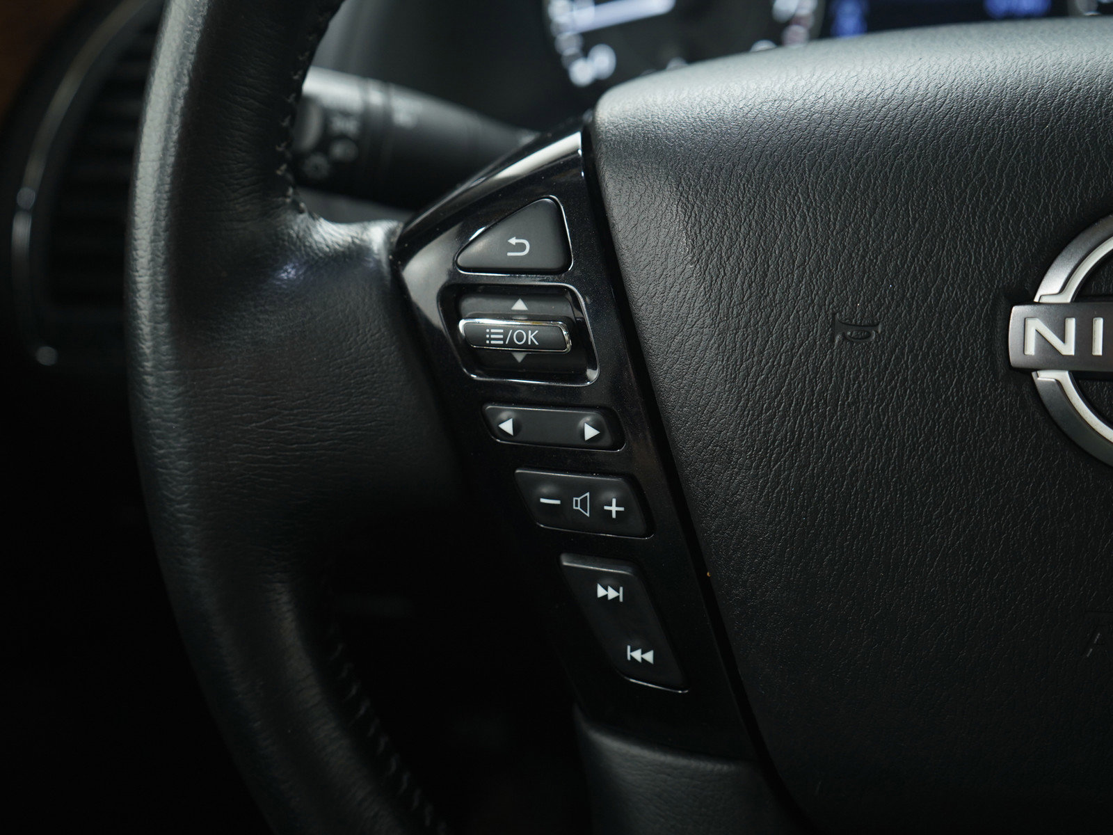 Used 2023 Nissan Armada SL image 28