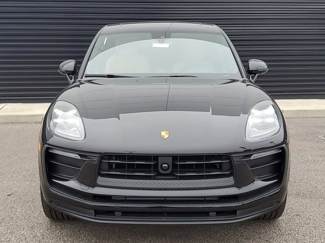Used 2025 Porsche Macan image 10