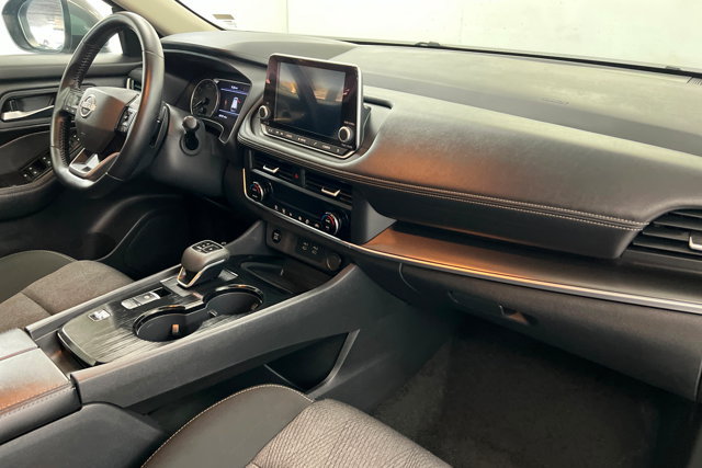Used 2025 Nissan Rogue SV FWD image 24