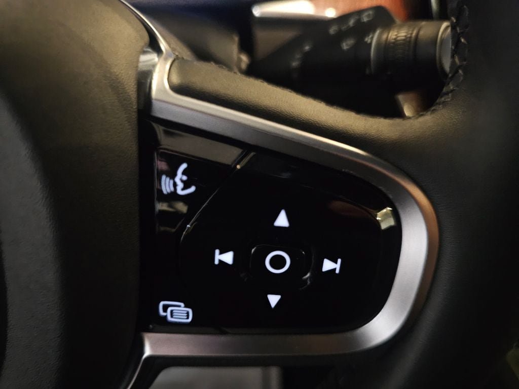 Certified 2023 Volvo XC60 B5 Plus w/ Climate Package AWD/4WD image 21