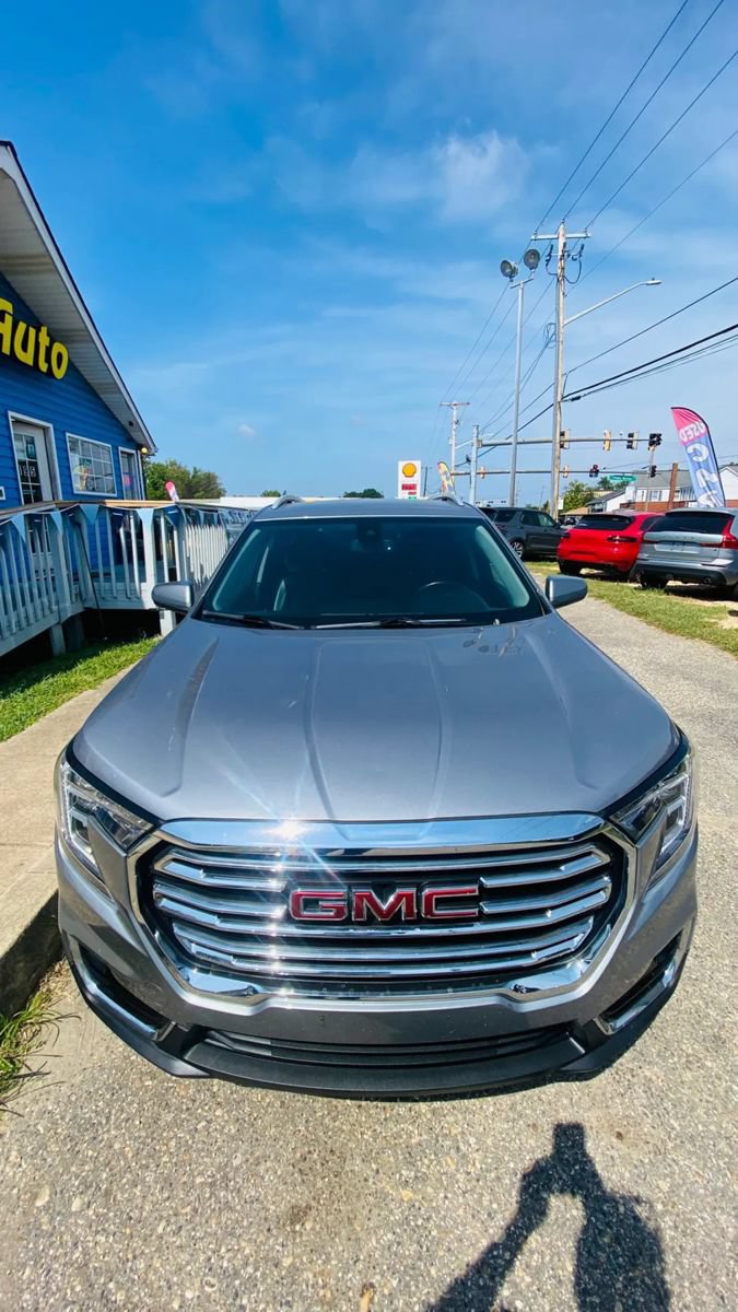 Used 2023 GMC Terrain SLT AWD/4WD image 3