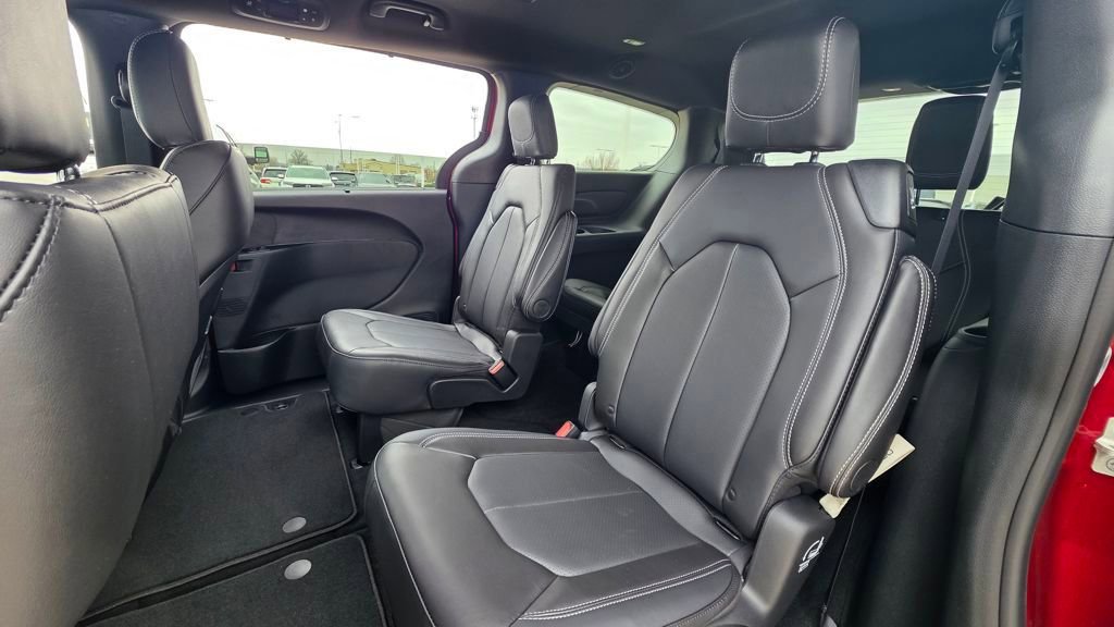 New 2026 Chrysler Pacifica Select w/ S Appearance Package image 19