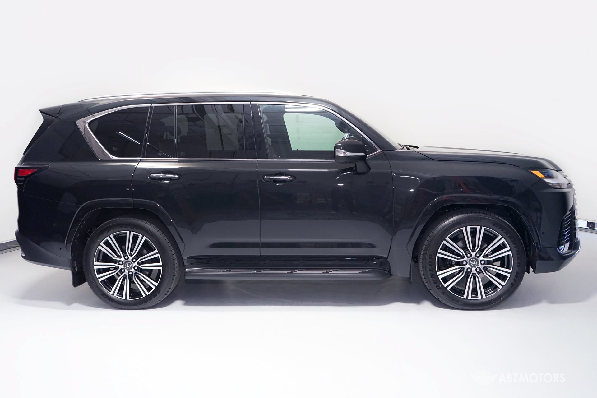 Used 2026 Lexus LX 600 4WD w/ Luxury Package image 3