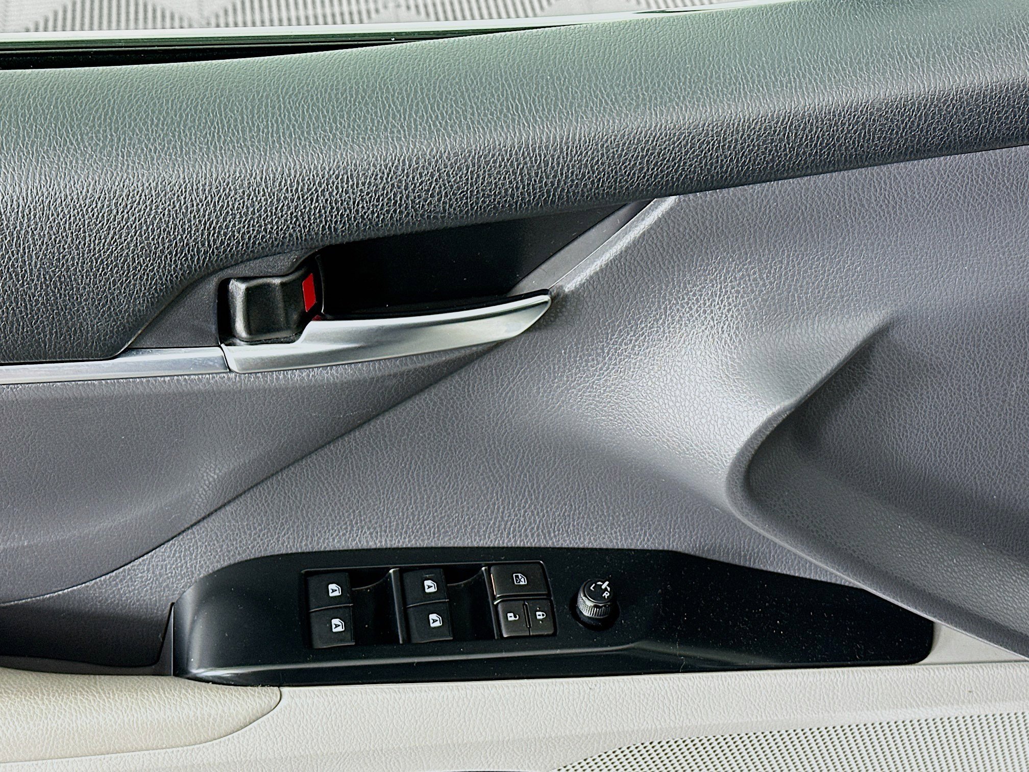 Used 2019 Toyota Camry LE image 15