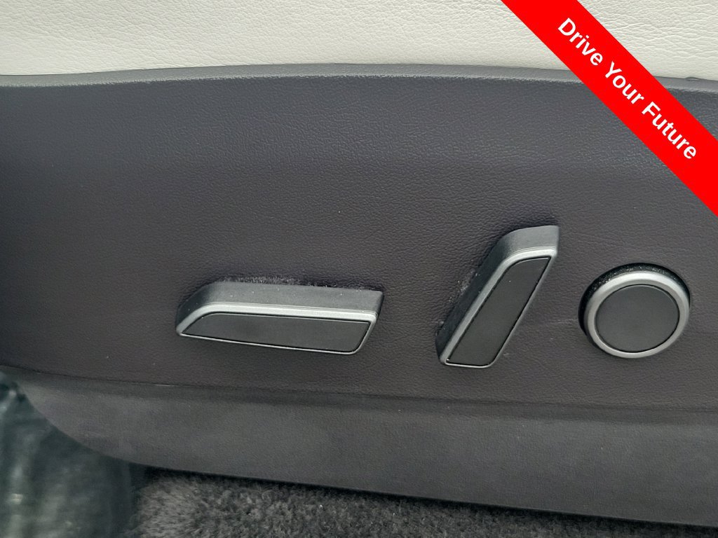 Used 2022 Tesla Model Y Long Range AWD/4WD image 12