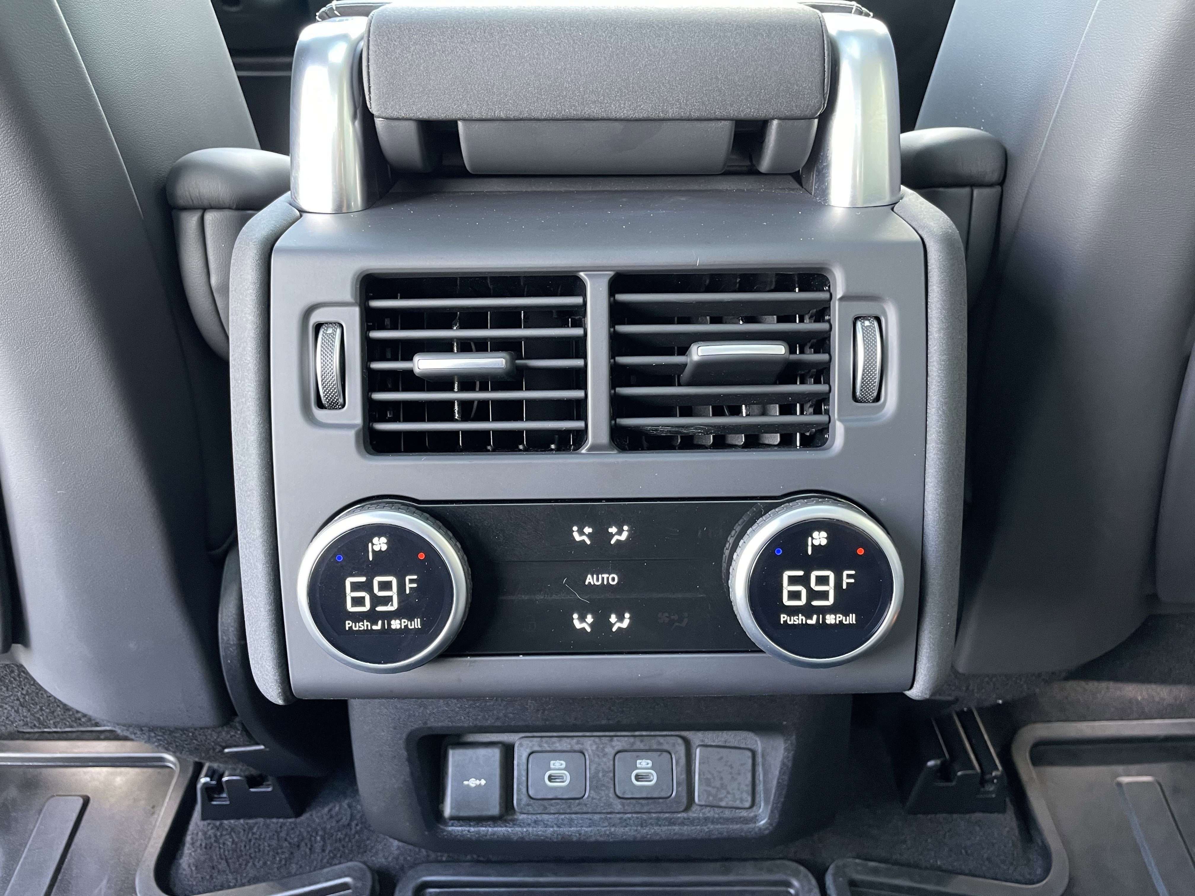 Used 2025 Land Rover Discovery Dynamic SE AWD/4WD image 27