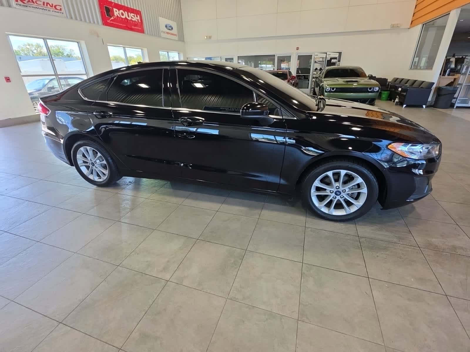 Used 2020 Ford Fusion SE FWD image 5