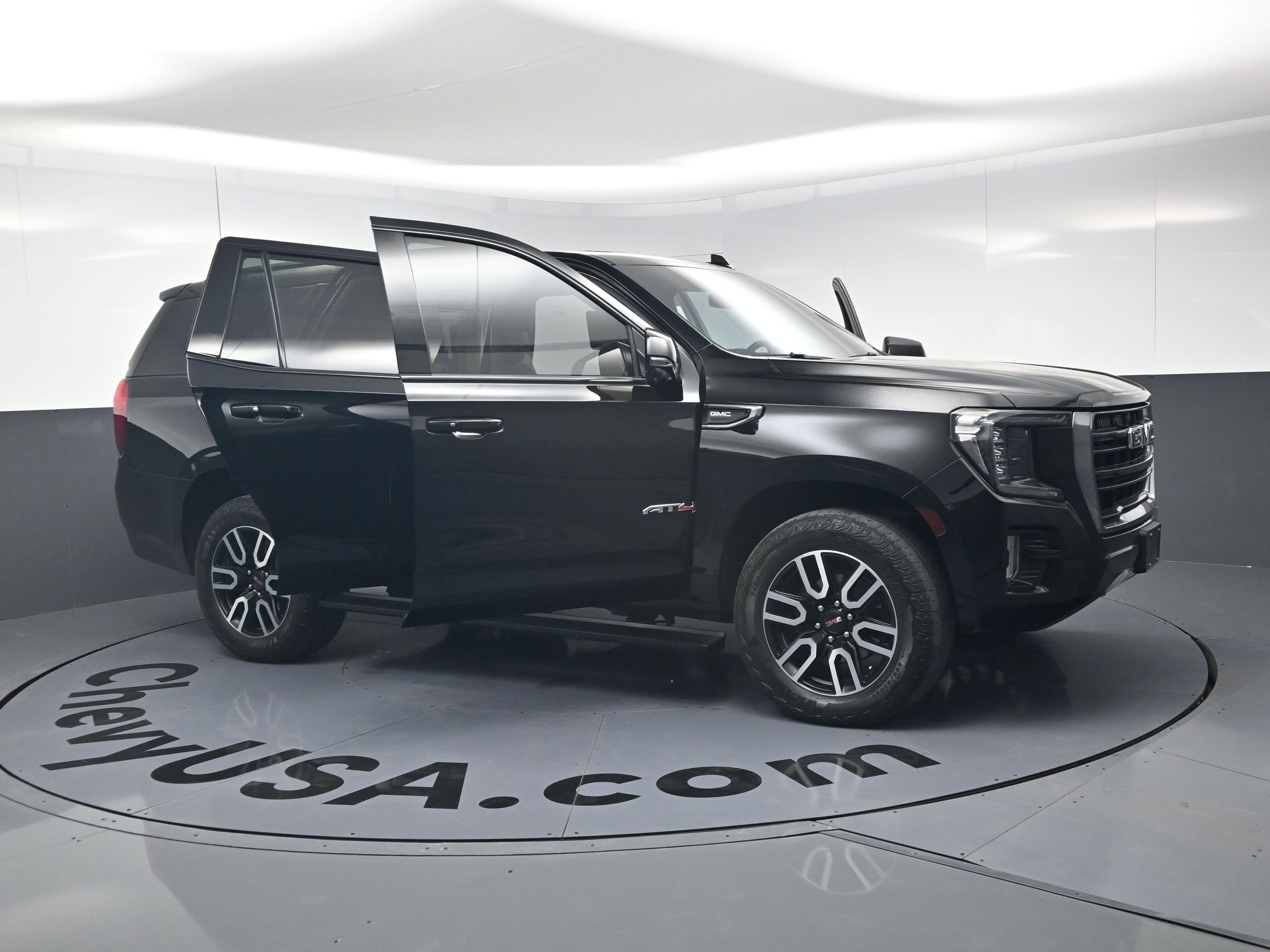 Used 2024 GMC Yukon AT4 w/ Technology Package image 25