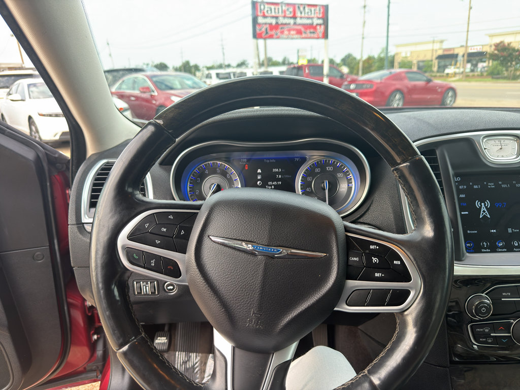 Used 2018 Chrysler 300 Limited RWD image 29