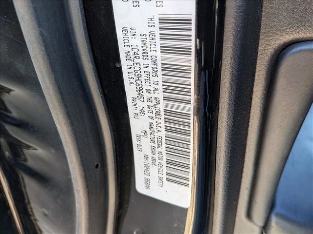 Used 2017 Jeep Grand Cherokee Overland image 16