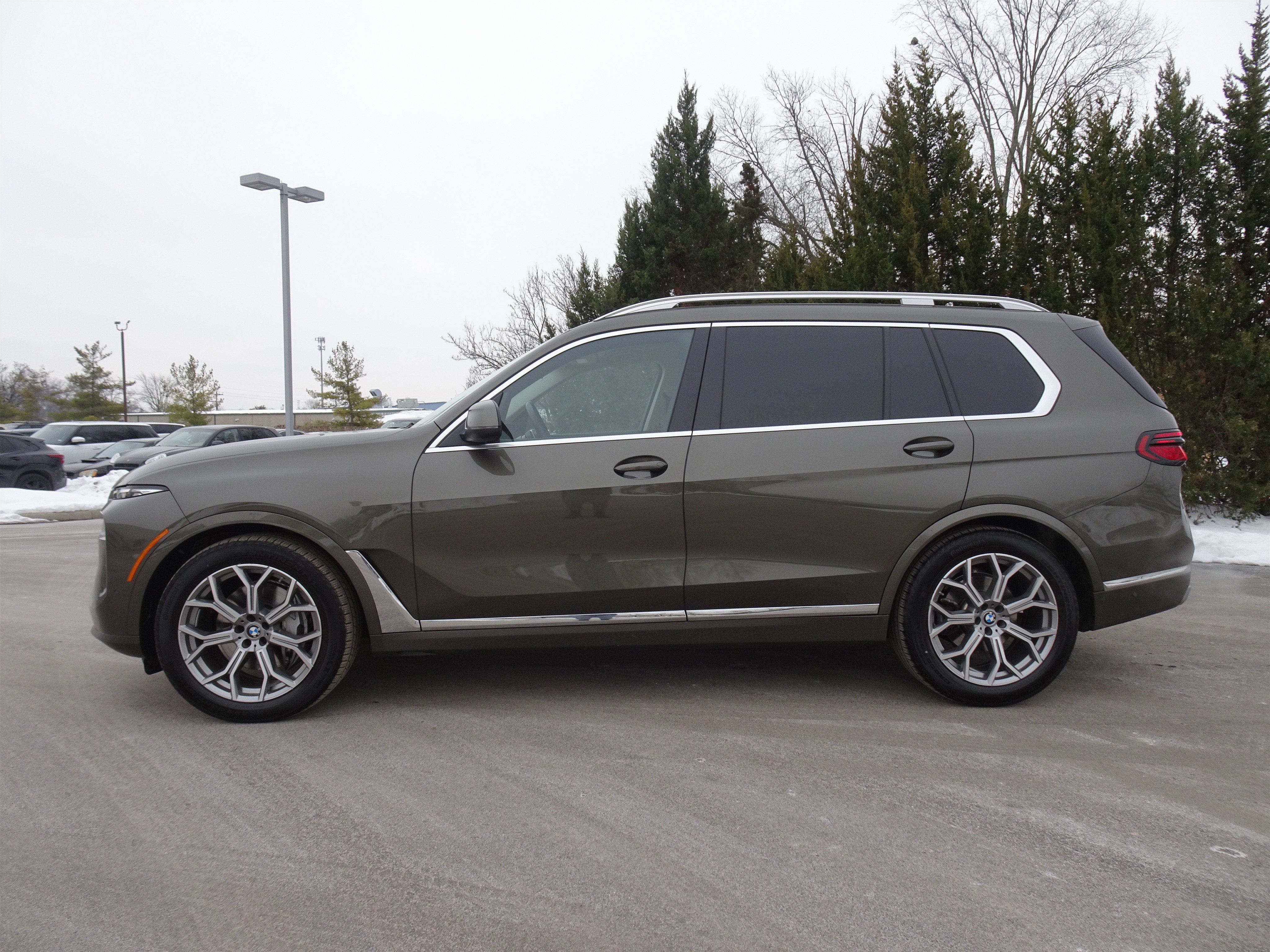Used 2023 BMW X7 xDrive40i w/ Premium Package image 7
