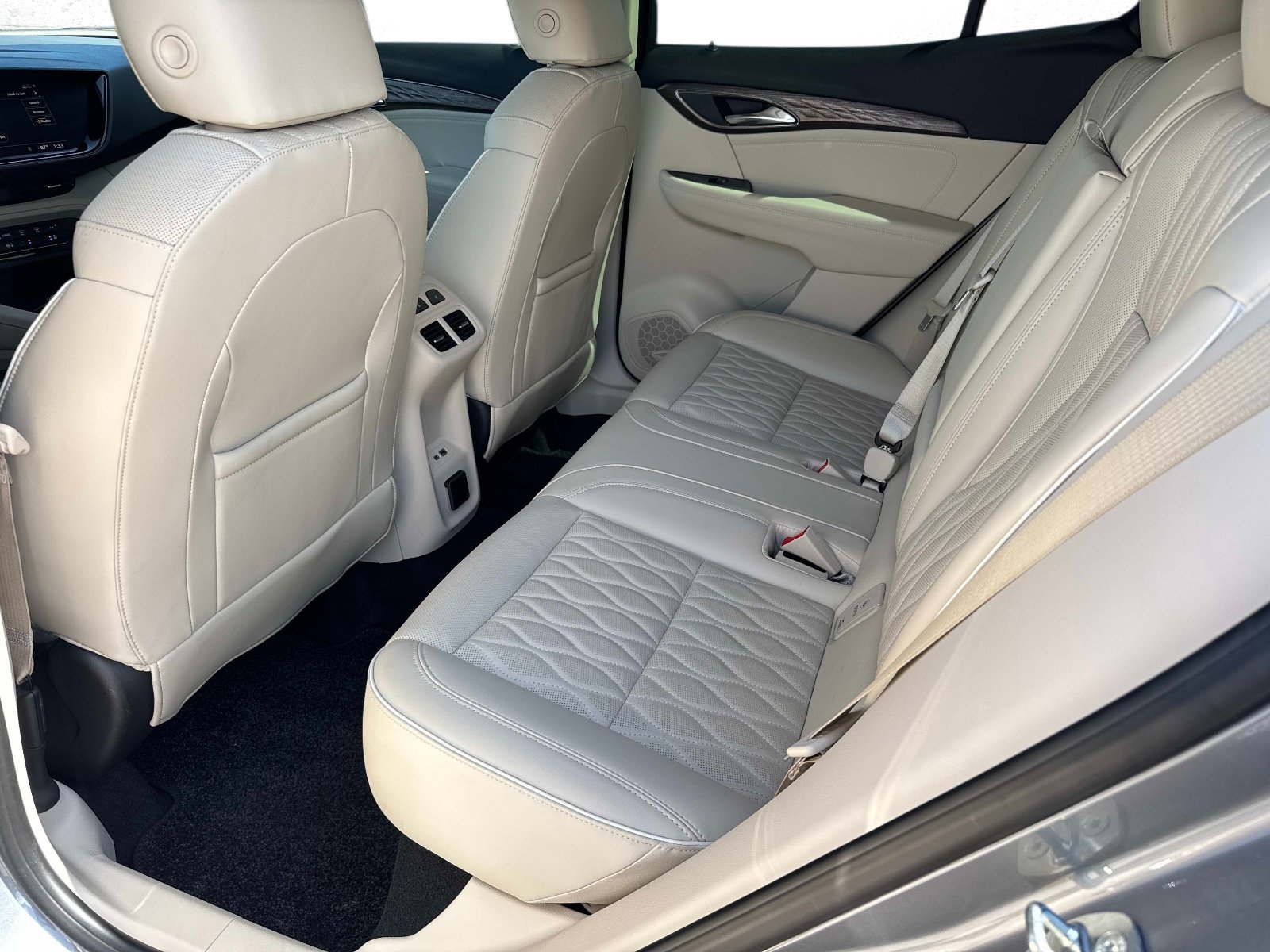 Used 2022 Buick Envision Avenir w/ Technology Package II image 15