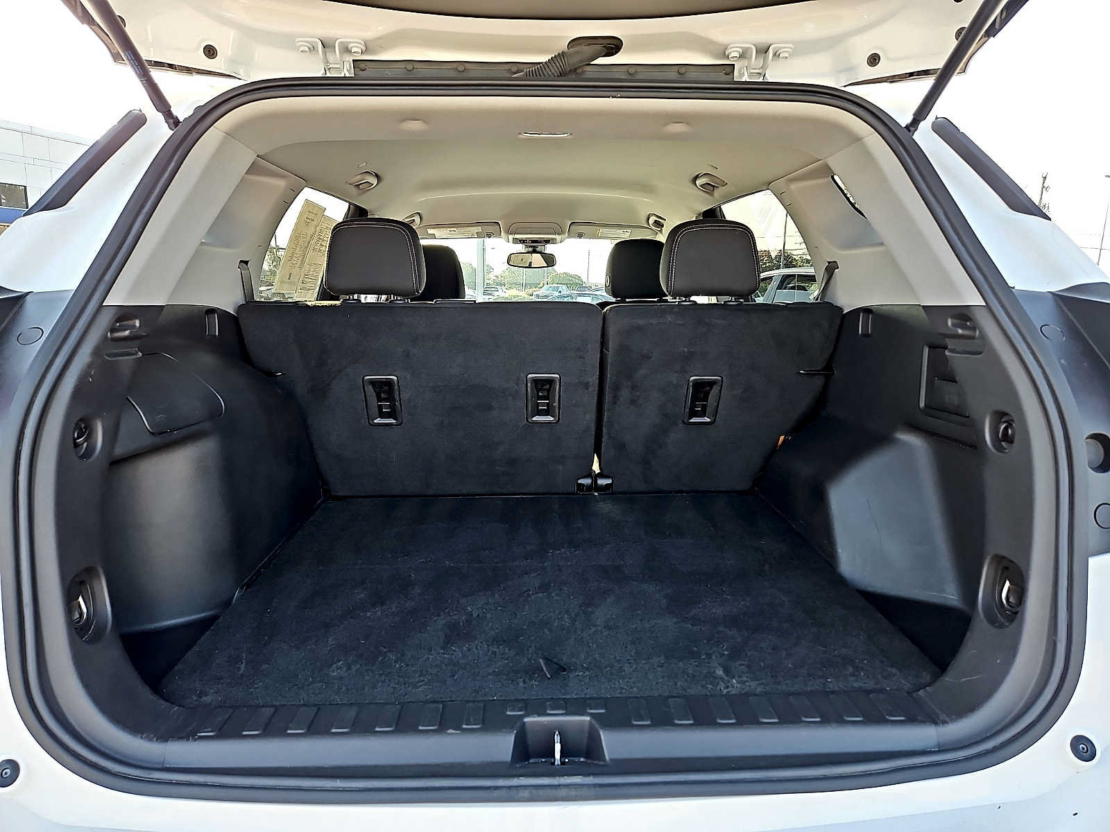 Used 2024 GMC Terrain SLE AWD/4WD image 30