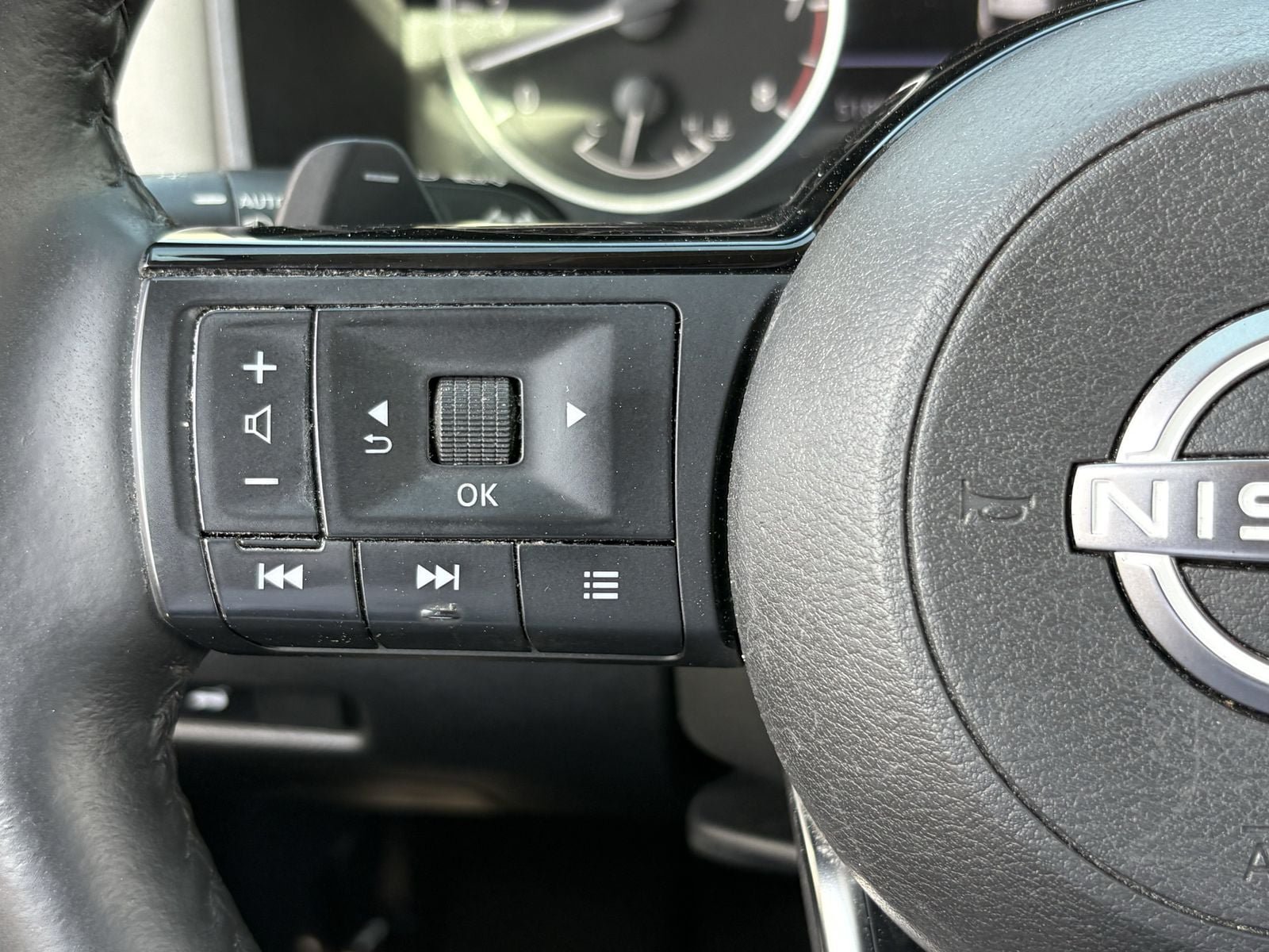 Used 2023 Nissan Rogue SV w/ SV Premium B Package FWD image 37