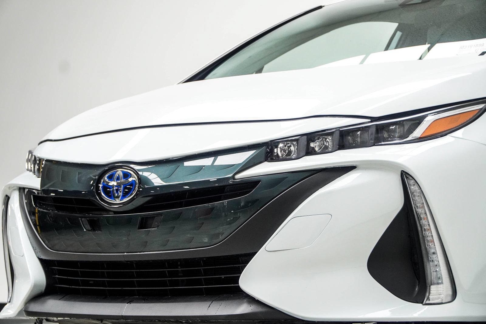 Used 2021 Toyota Prius Prime XLE FWD image 2