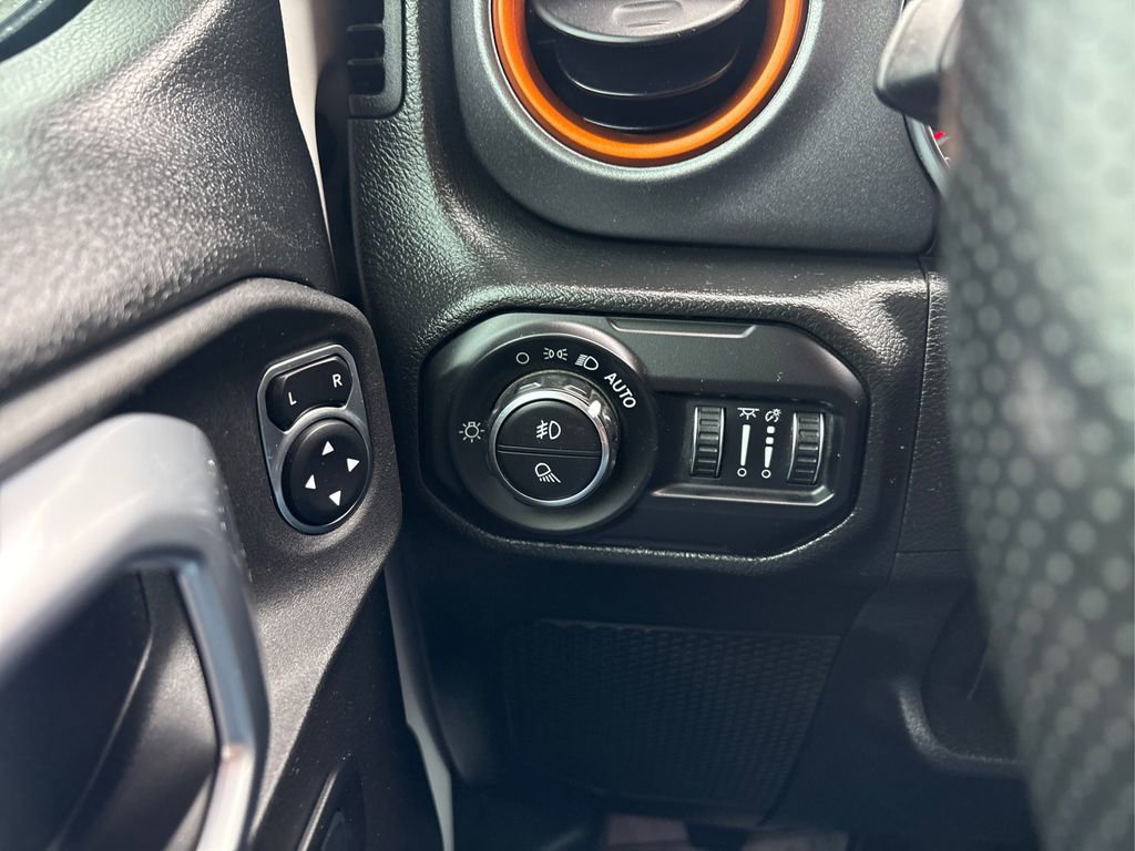 Used 2022 Jeep Gladiator Mojave w/ Cold Weather Group image 15