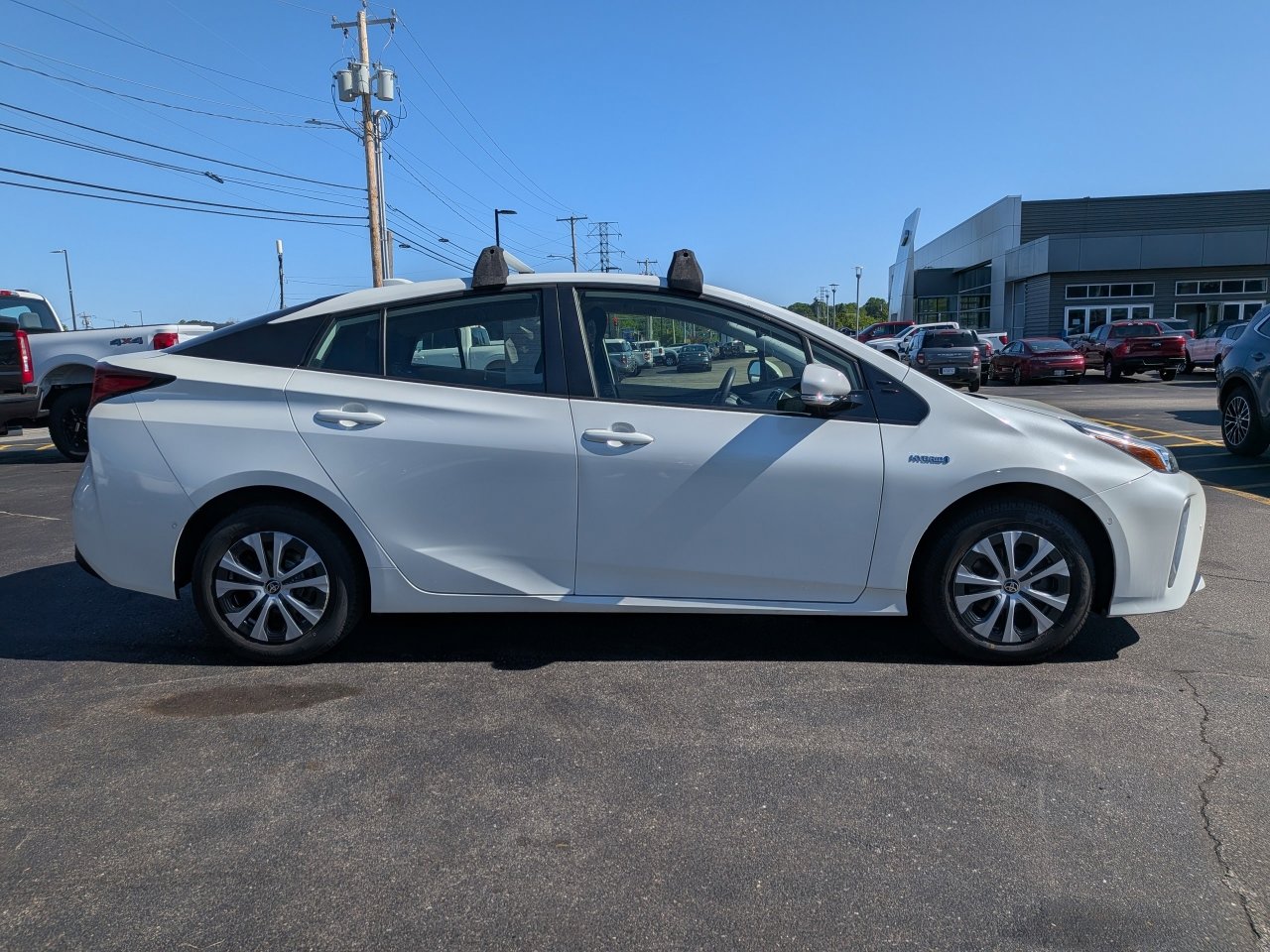 Used 2020 Toyota Prius LE w/ Carpet Mat Package AWD/4WD image 3