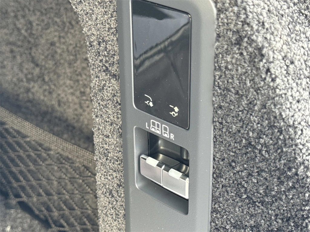 New 2026 Land Rover Range Rover SE image 7