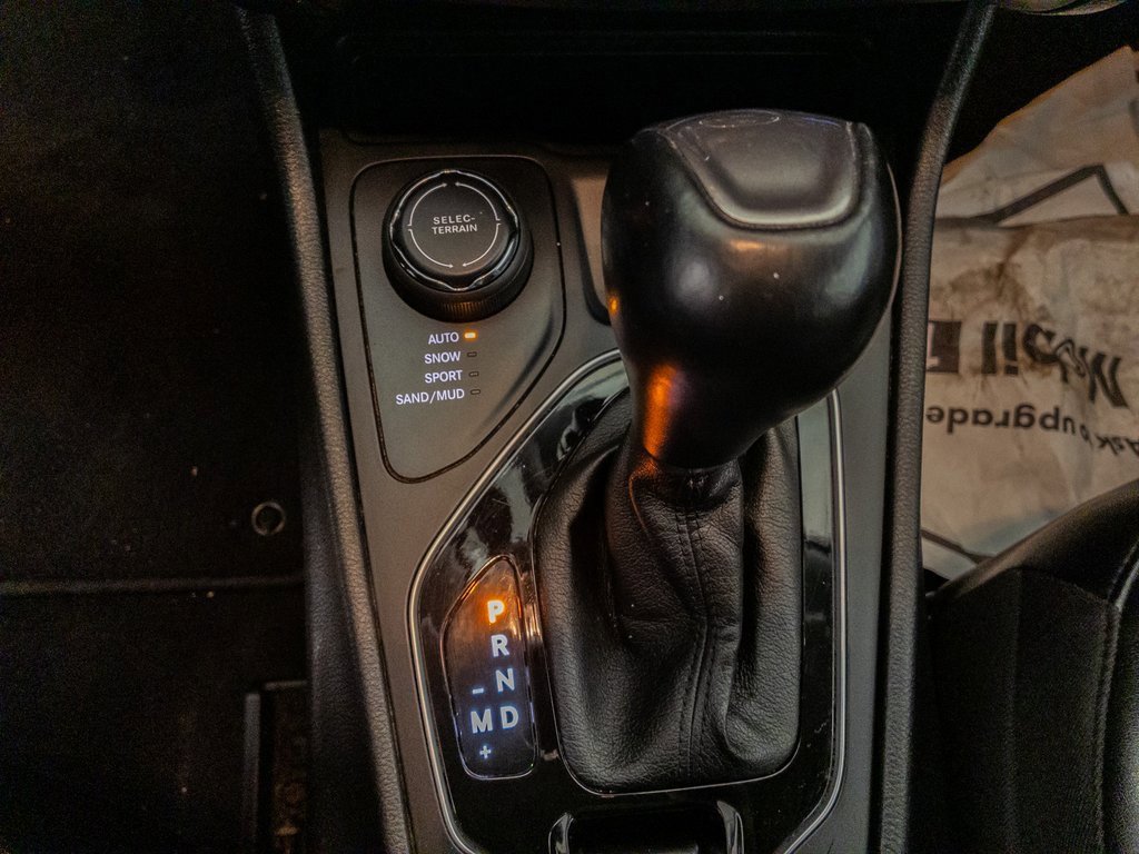 Used 2022 Jeep Cherokee Limited image 21