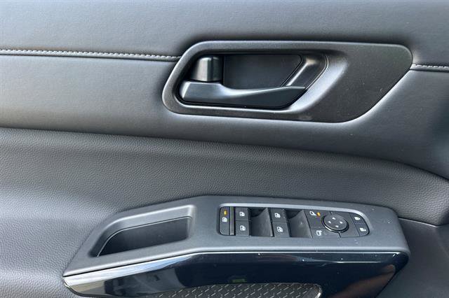 New 2025 Nissan Pathfinder SV w/ SV Premium Package image 11