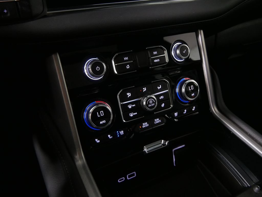 Used 2024 GMC Yukon Denali w/ Advanced Technology Package AWD/4WD image 30