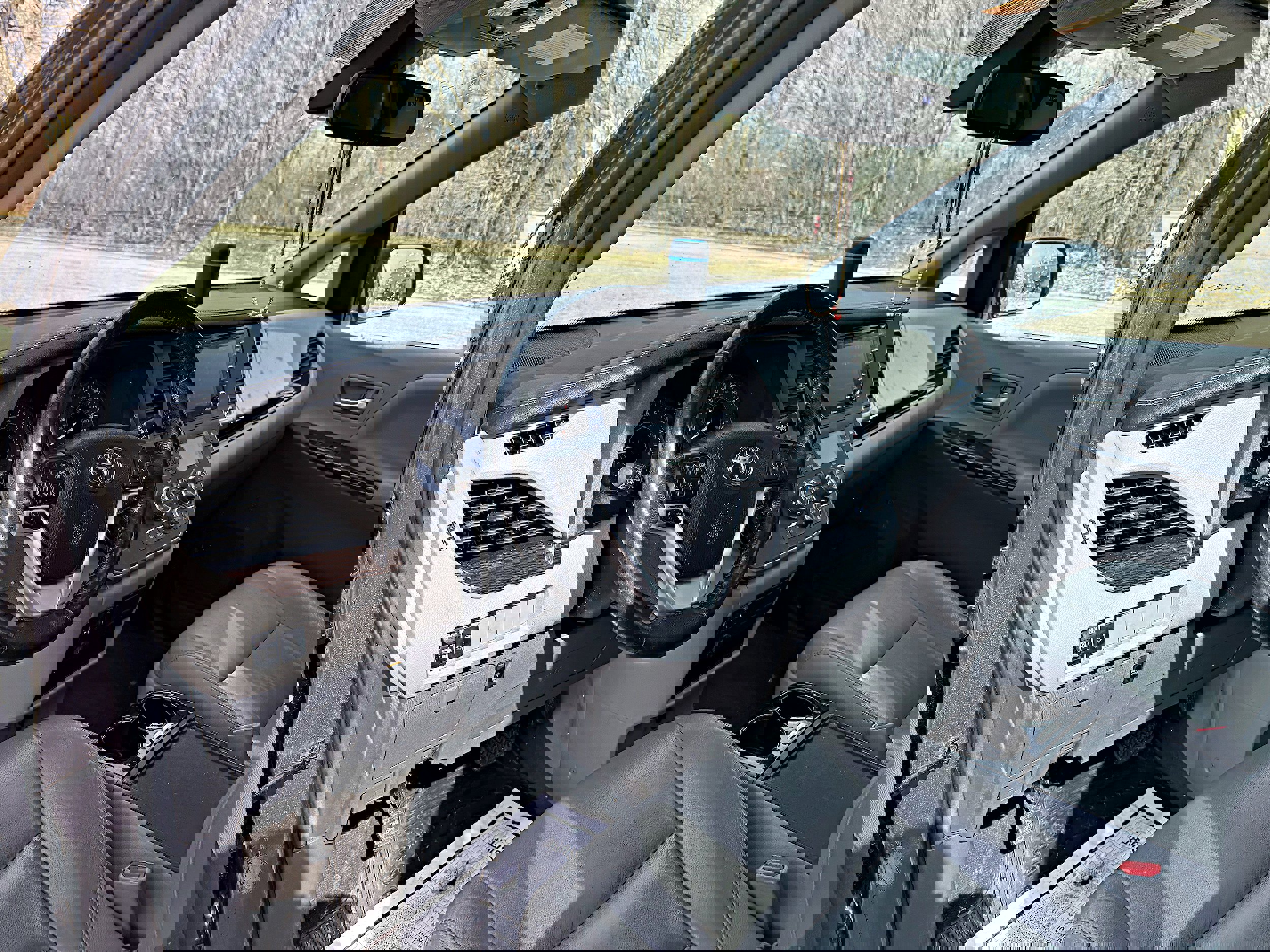 Used 2020 Toyota Sienna XLE w/ Carpet Mat Package image 13