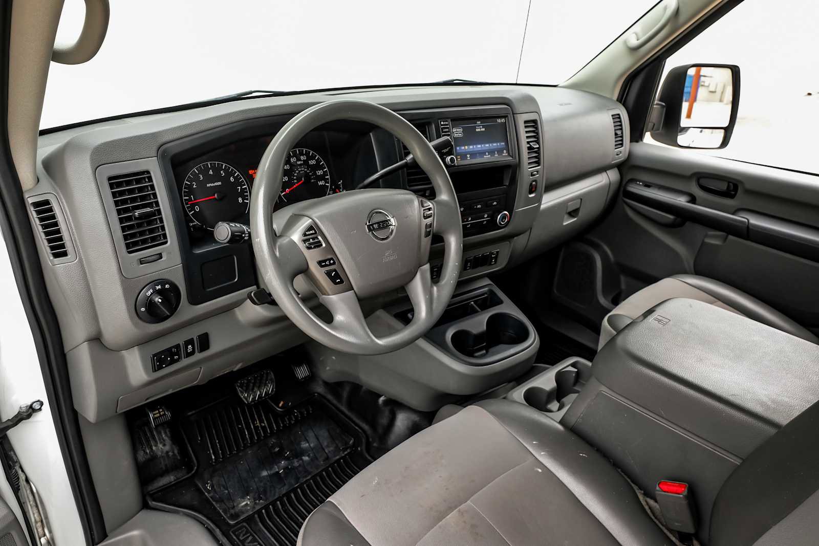 Used 2020 Nissan NV 2500 SV image 3